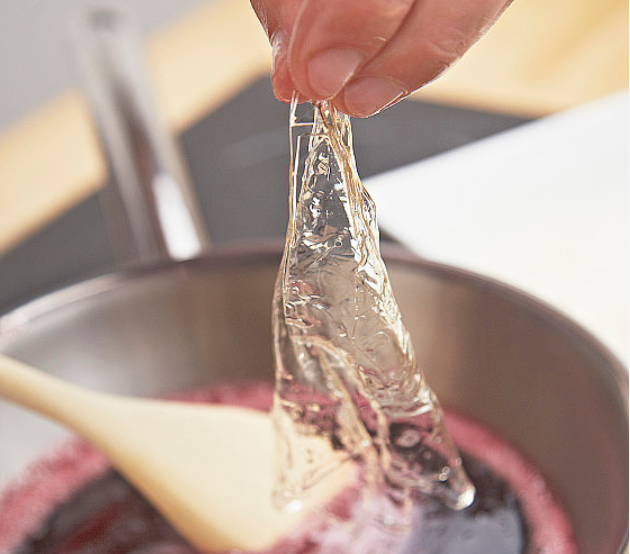 To ensure the viscosity of the gelatin, the water temperature must be strictly controlled and should not exceed 50℃.